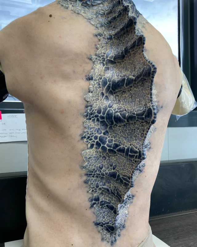 ❗️Prosthetic Make-up ❗️•„Club der Dinosaurier”@clubderdinosaurierseite •The back sail of character Rick (played by @alessandro.schuster )in its final stage. The piece was originally thought as an appliance but was built in the end as a special costume. We sculpted the whole thing on a life cast, scanned everything and digitally designed the spinal parts into it. These were printed and attached to the mold before running everything in silicone . Parallel we manufactured a silicone vest where we finally applied the piece onto, which could be worn by Alessandro like a shirt. •Make up effects design by @twilightcreations Concept Art and creature design byJörn Seifert and @jetblackbug Prosthetics Sculpted by @julianhutcheson Mold making by @dennis.penkov @teptec_daniel.ritt and @komplemagnus 3d design and printing by @teptec_daniel.ritt Silicone runningBy @teptec_daniel.ritt Paint design and painted by @julietteruetz maintenance on set by @transferbrows and @julianhutcheson Supervised by Jörn Seifert •Thank you to our gorgeous team at TC for all your efforts getting this show running! 🙏🏼•@syrreal_entertainment @eitelsonnenschein_film @kinglutz75 •#derclubderdinosaurier #prosthetics #silicone #dino #dinosaur #realisticart #painting🎨 #reptile #mouldmaking #sculpting #hyperrealism #zdfneo #dinomakeup #reptiloids #twilightcreations #reptileappliances #setlife🎬 #prostheticdesigner #specialmakeupeffects #specialeffectmakeup #fxmakeupartist #sfxwounds #sfxgore #sfxmakeupart #sfxmakeuptutorial #makeupeffect #specialmakeupfx #specialmakeup